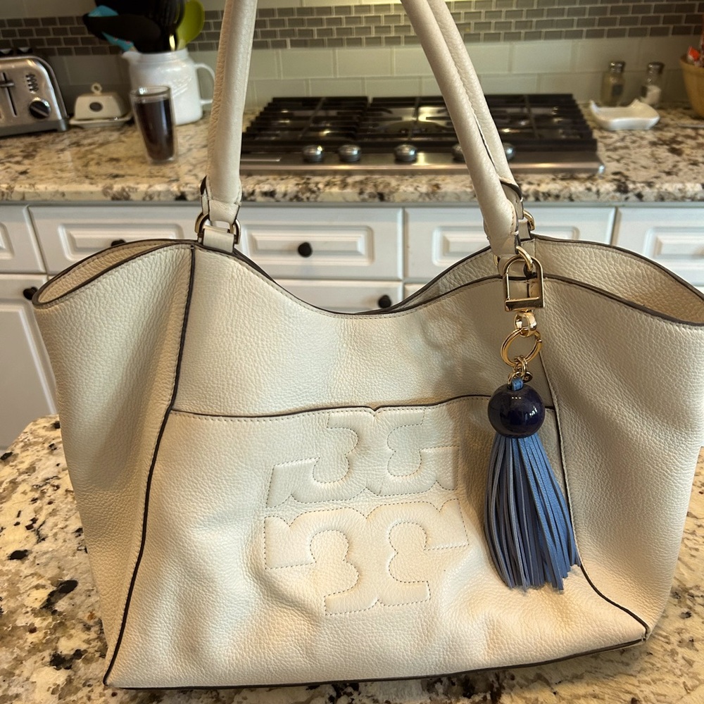 Tory Burch designer shoulder bag. Cream color. Comes with Tory Burch blue tassel